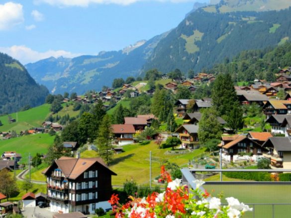 derevnya-grindelvald-shvejtsariya-585x438